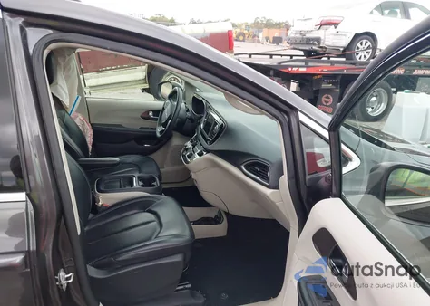 2020 Chrysler Voyager Lxi из США, поврежденный, VIN 2C4RC1DG0LR265393